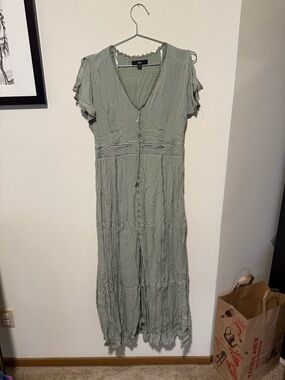 Lulu's Sage Green V-Neck Short-Sleeve Maxi Dress